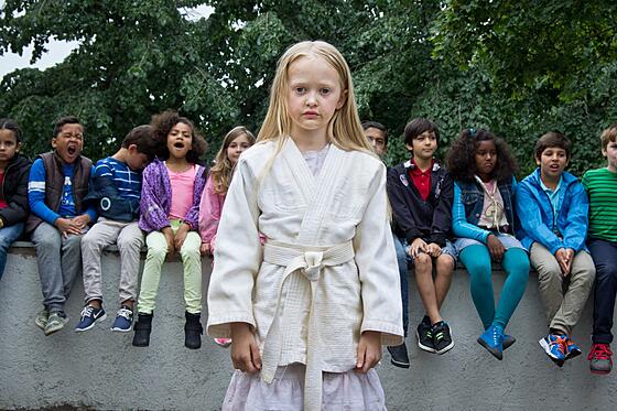 layout image (to proper size of the container)