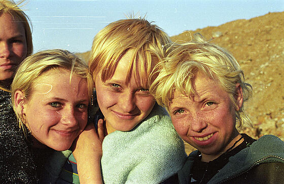 layout image (to proper size of the container)