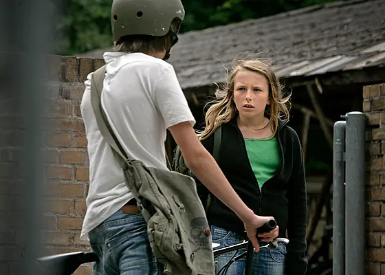 layout image (to proper size of the container)