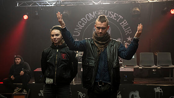 layout image (to proper size of the container)