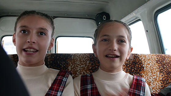 layout image (to proper size of the container)