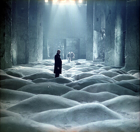 layout image (to proper size of the container)