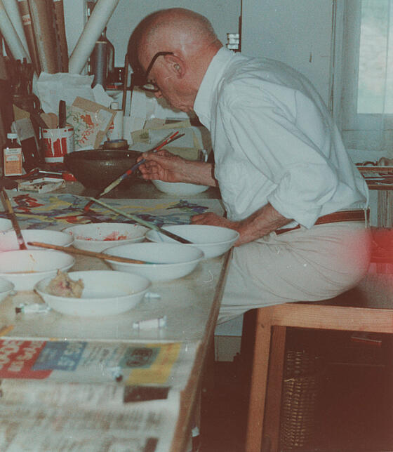 layout image (to proper size of the container)