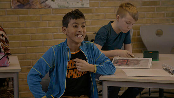 layout image (to proper size of the container)