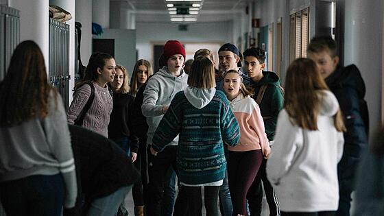 layout image (to proper size of the container)