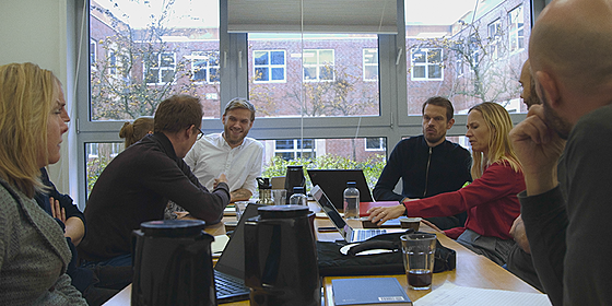 layout image (to proper size of the container)