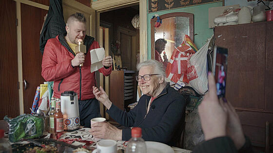 layout image (to proper size of the container)