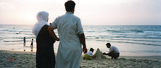 layout image (to proper size of the container)