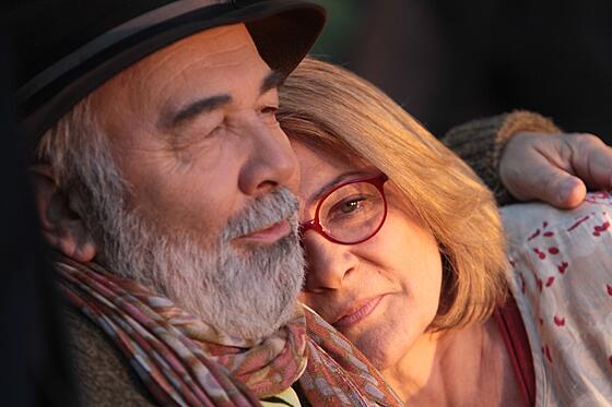 layout image (to proper size of the container)