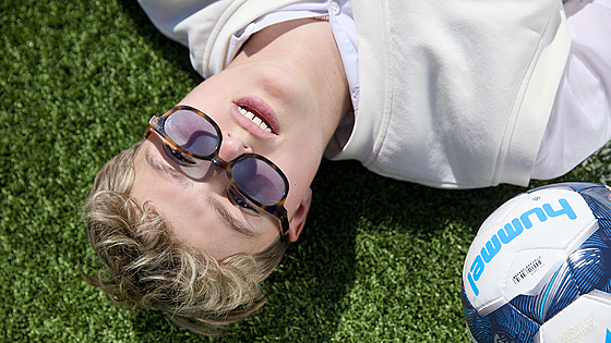 layout image (to proper size of the container)