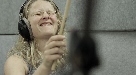 layout image (to proper size of the container)