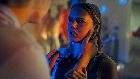 layout image (to proper size of the container)