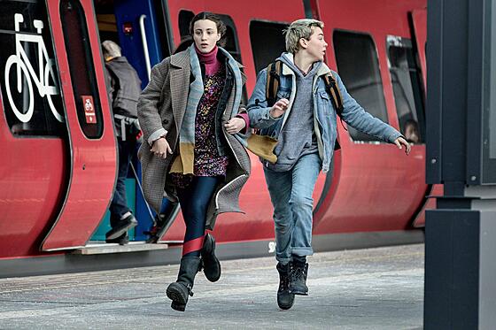 layout image (to proper size of the container)