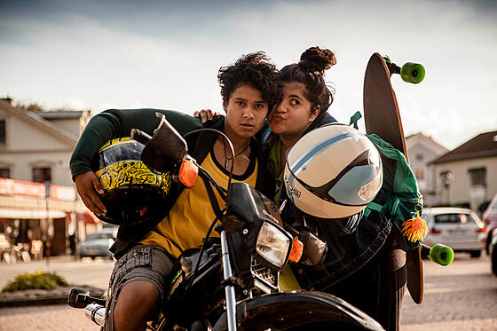 layout image (to proper size of the container)