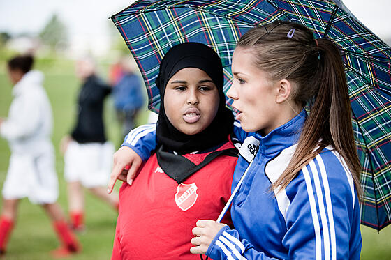 layout image (to proper size of the container)