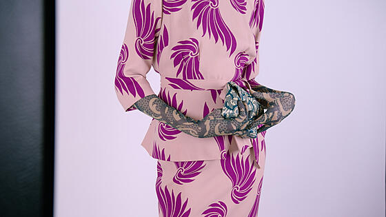 layout image (to proper size of the container)