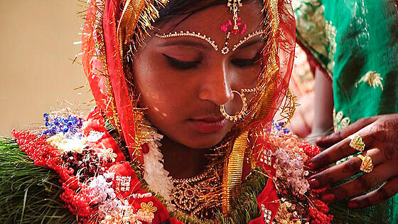 layout image (to proper size of the container)