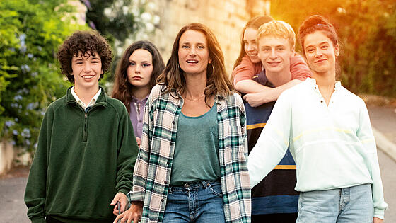 layout image (to proper size of the container)