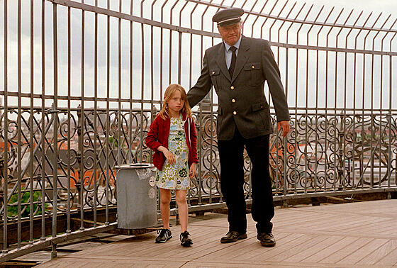 layout image (to proper size of the container)