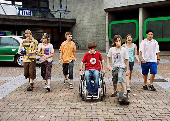 layout image (to proper size of the container)