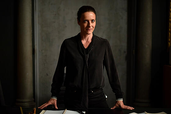 layout image (to proper size of the container)