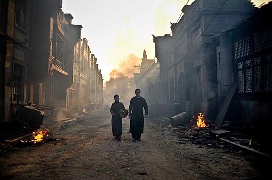 layout image (to proper size of the container)