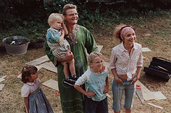 layout image (to proper size of the container)