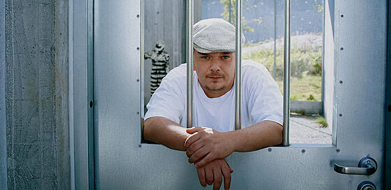 layout image (to proper size of the container)