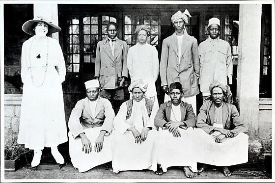 layout image (to proper size of the container)