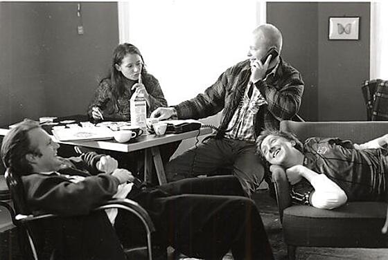 layout image (to proper size of the container)