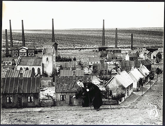 layout image (to proper size of the container)