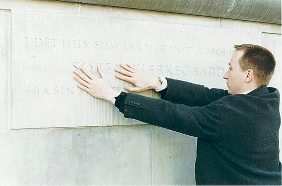 layout image (to proper size of the container)