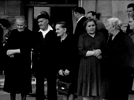 layout image (to proper size of the container)