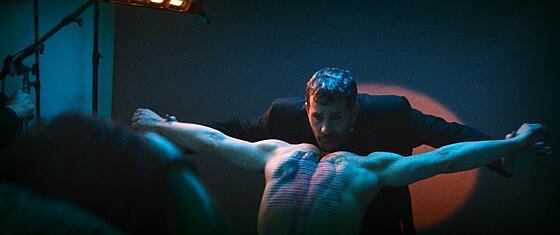 layout image (to proper size of the container)