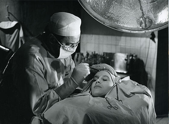 layout image (to proper size of the container)