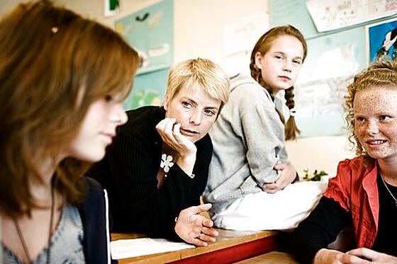 layout image (to proper size of the container)