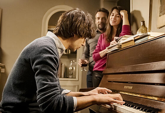 layout image (to proper size of the container)