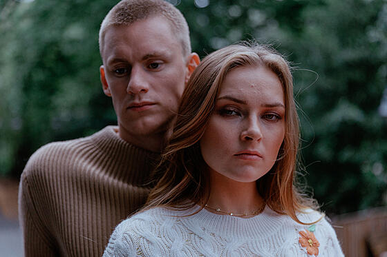 layout image (to proper size of the container)