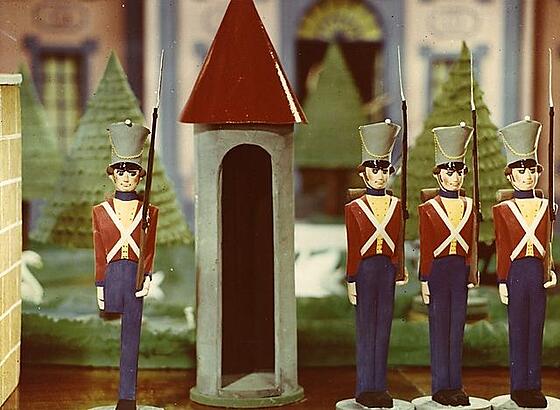 layout image (to proper size of the container)