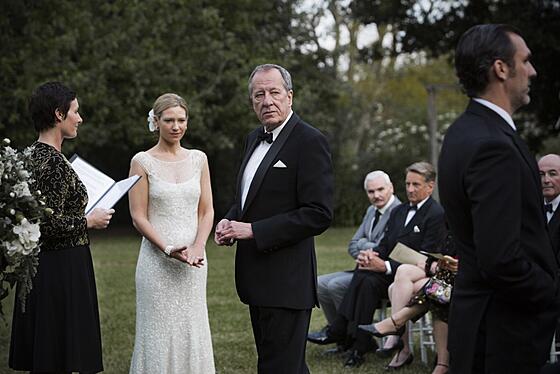 layout image (to proper size of the container)