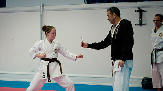 layout image (to proper size of the container)