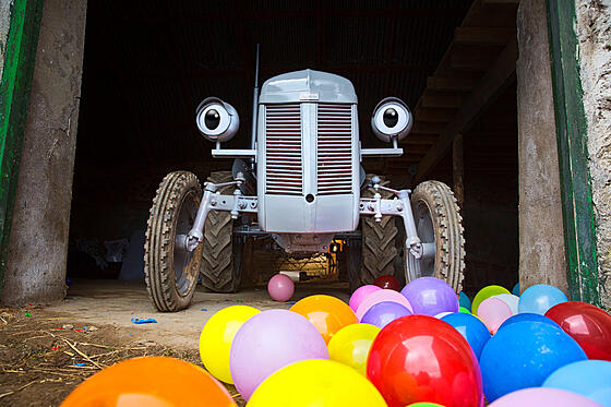 layout image (to proper size of the container)