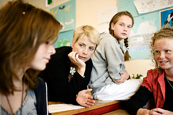 layout image (to proper size of the container)