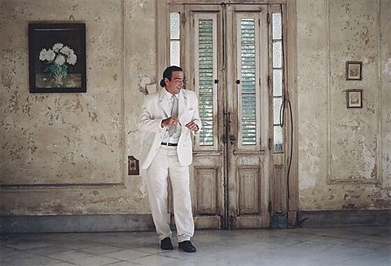 layout image (to proper size of the container)