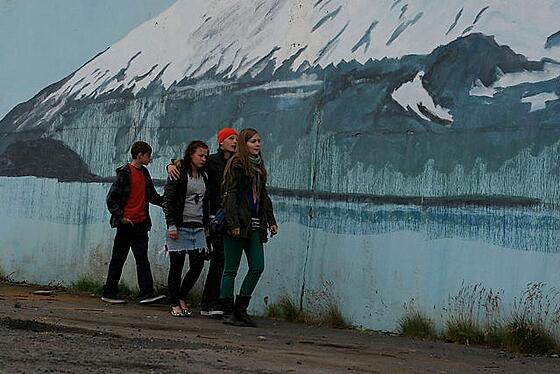 layout image (to proper size of the container)