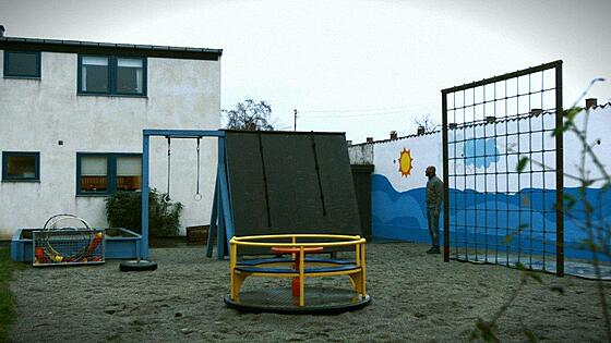 layout image (to proper size of the container)