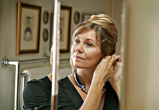 layout image (to proper size of the container)