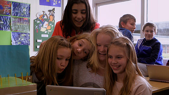 layout image (to proper size of the container)