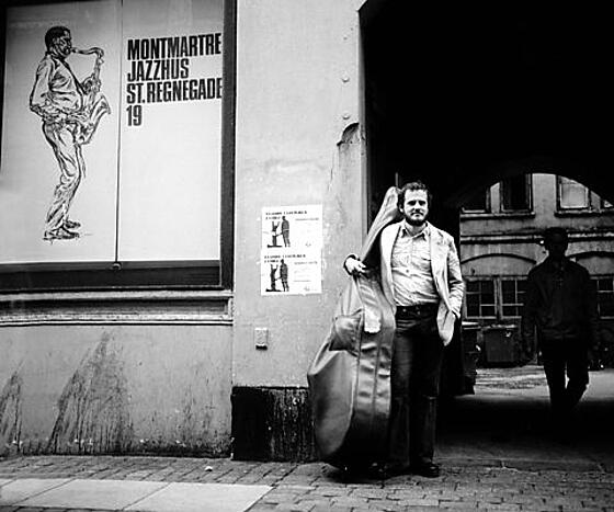 layout image (to proper size of the container)