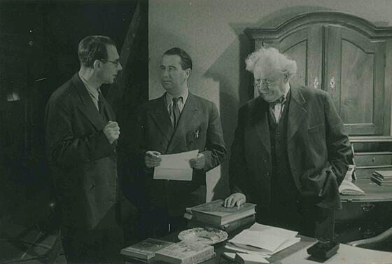 layout image (to proper size of the container)